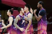 -球员个个发挥出色，带领球队冲向胜利
