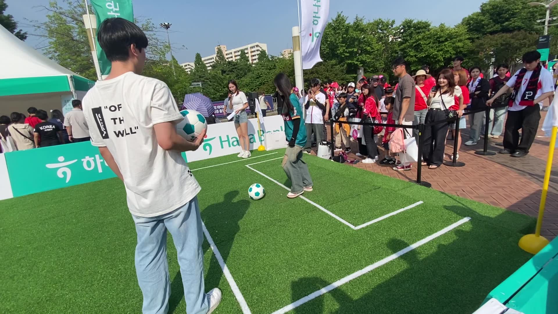 竞技场上的激烈拼搏感动万千球迷