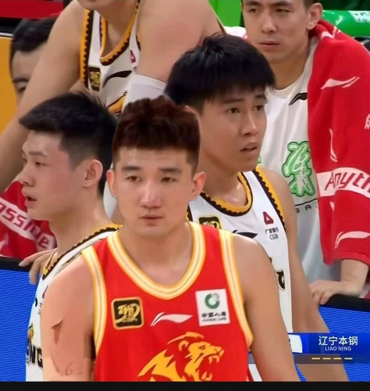 球队实力对比，谁能在场上占据优势