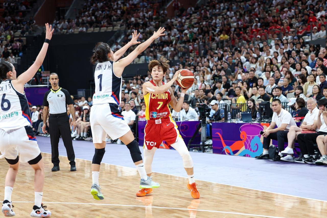 包含亚洲杯女篮锦标赛:泰国队逆转尼泊尔队晋级决赛的词条