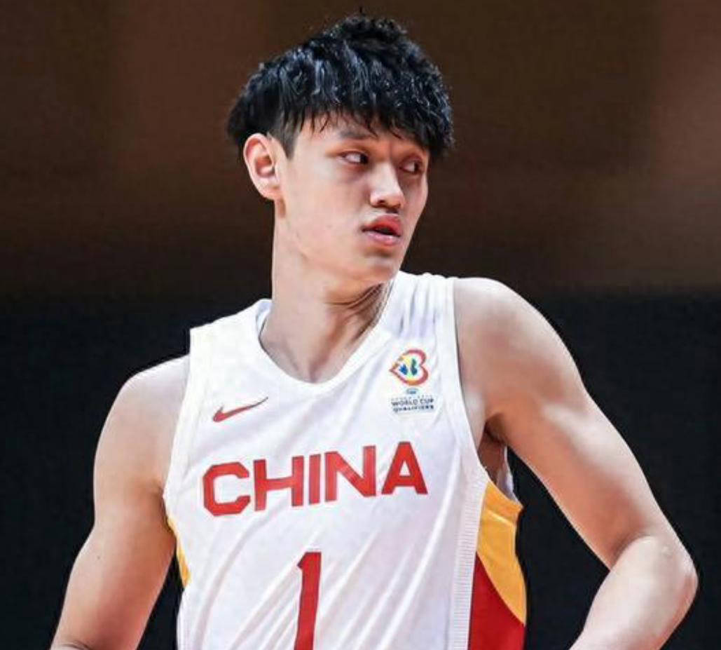 国内外足球领域新锐球员崭露头角