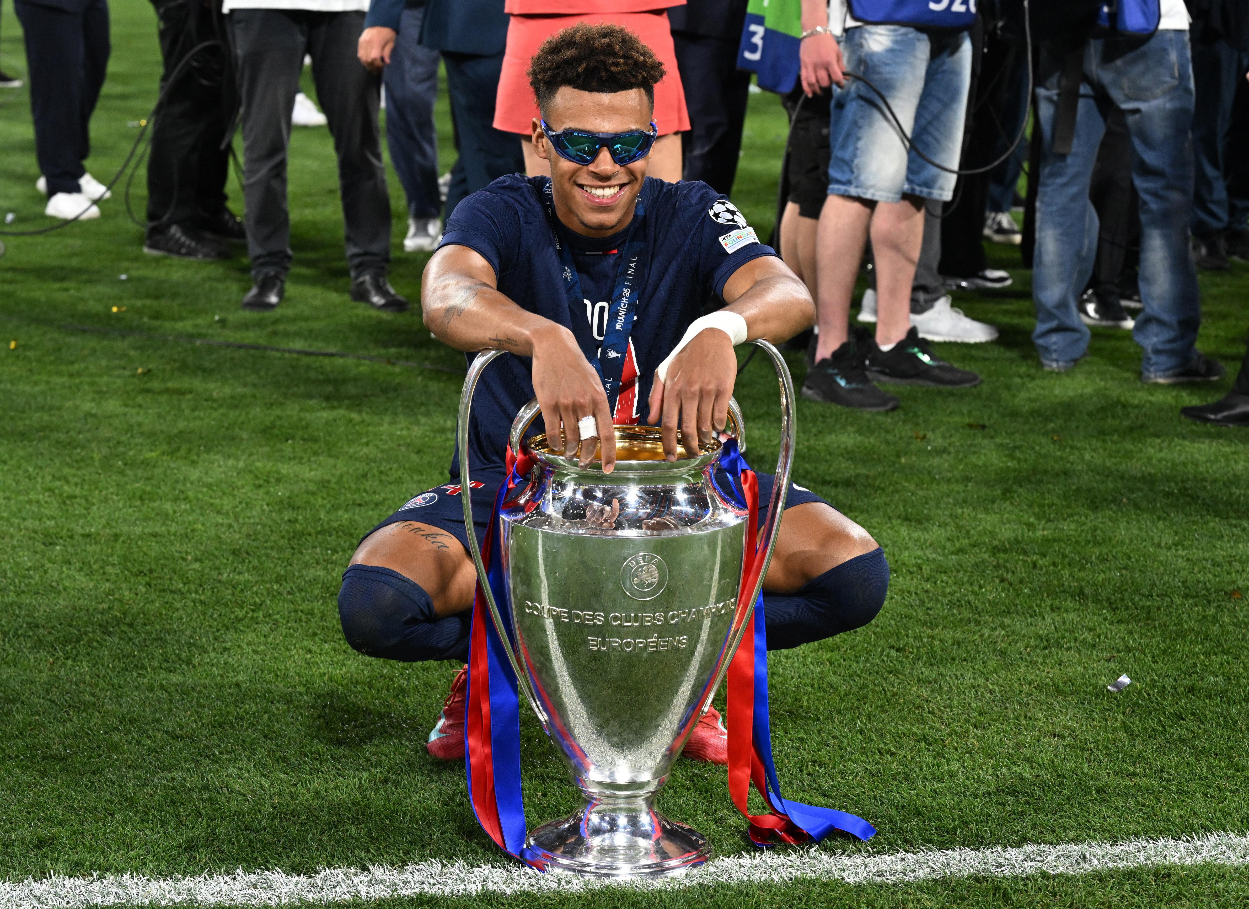 国米中场实力悍将受伤,球队欧战压力倍增 国米中场实力悍将受伤,球队欧战压力倍增