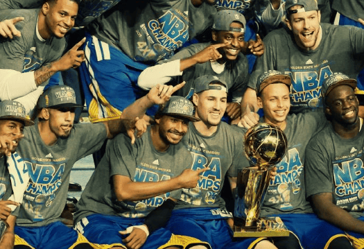 包含勇士队再胜掘金队，库里与汤普森表现出色连胜四场的词条