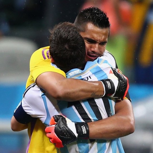 佛罗伦萨后卫罗梅罗接受采访,讲述自己的职业生涯