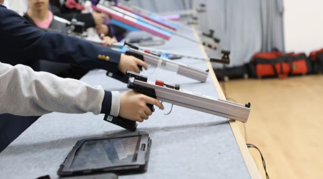 射击比赛瑞士选手实现惊险反超