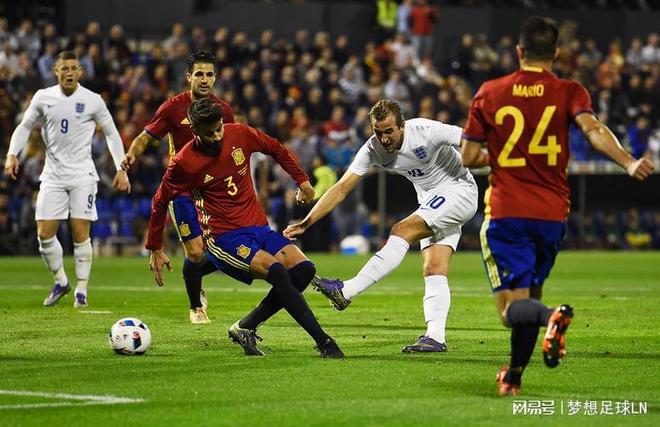 包含欧预赛关键时刻强强对话，谁将笑到最后？的词条