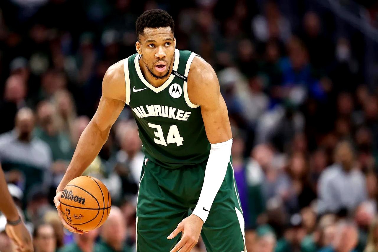 雄鹿逆转马刺,字母哥独得35分 雄鹿逆转马刺,字母哥独得35分