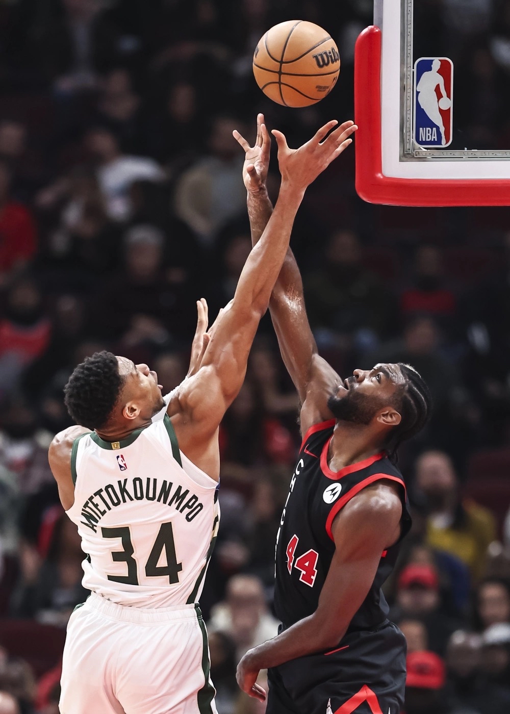 雄鹿对阵76人,胜负难料 雄鹿对阵76人,胜负难料