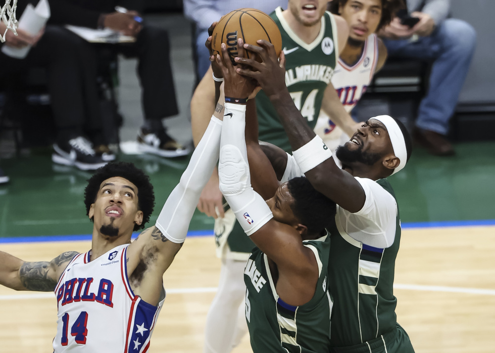 雄鹿对阵76人,胜负难料 雄鹿对阵76人,胜负难料