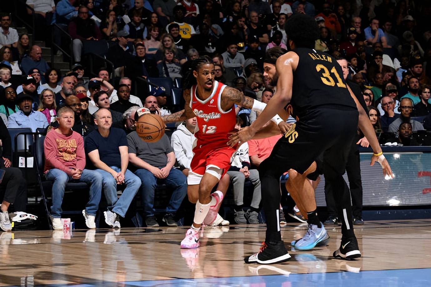 骑士击败灰熊结束连败