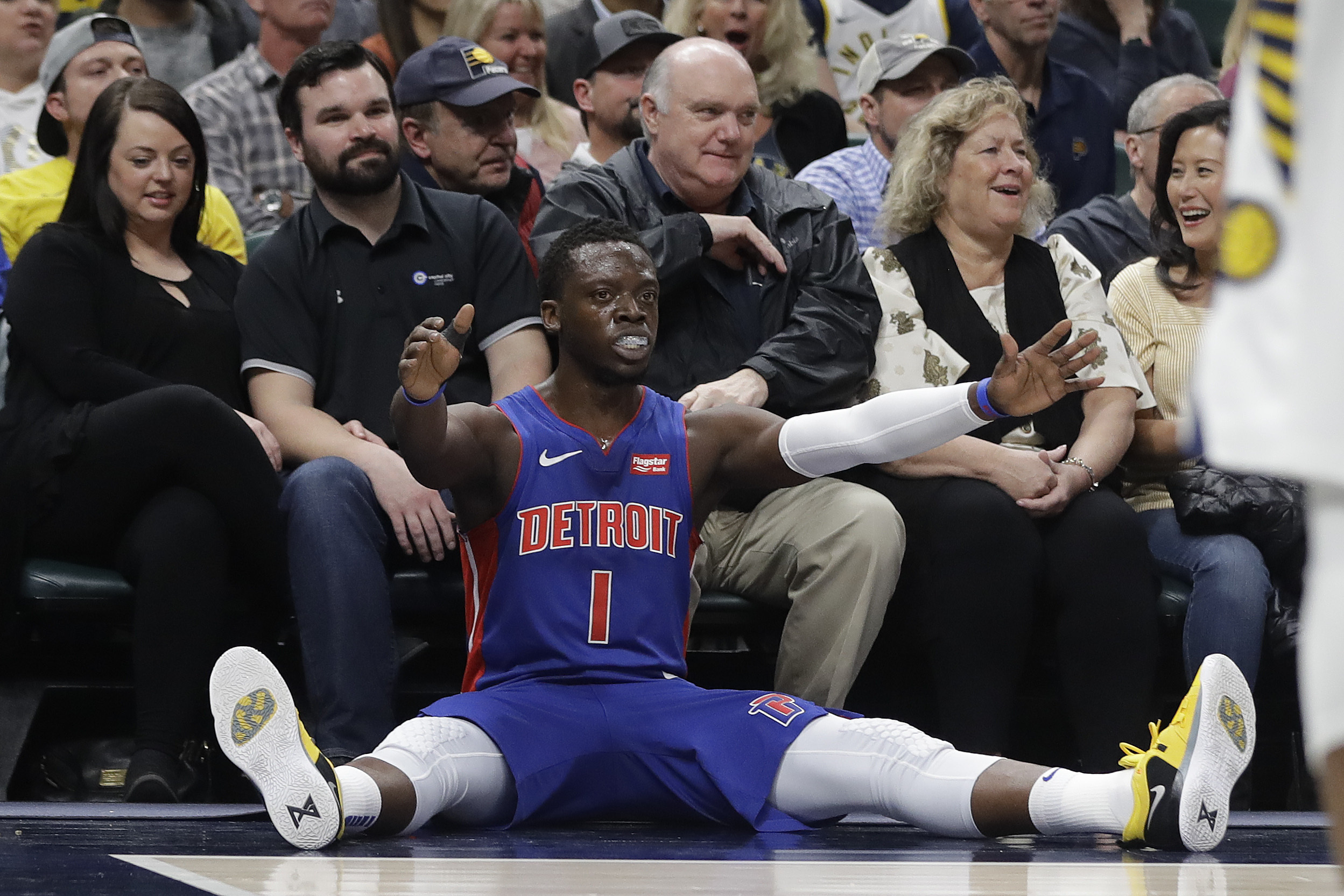 步行者擒下活塞,布鲁格登砍下30+ 步行者擒下活塞,布鲁格登砍下30+