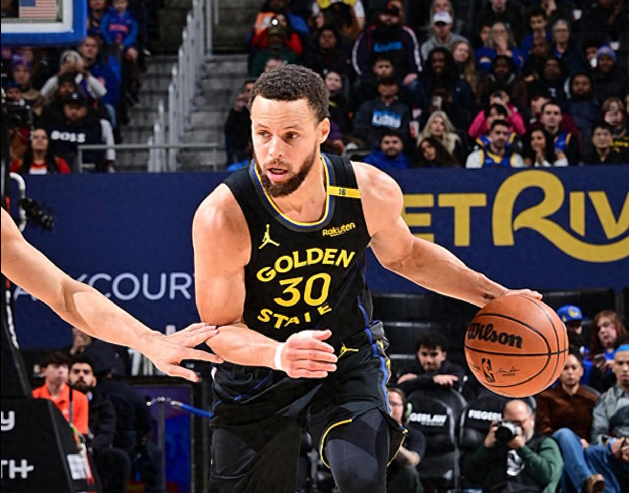 勇士客场险胜活塞,豪取九连胜 勇士客场险胜活塞,豪取九连胜