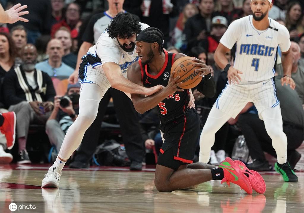 猛龙客场擒魔术，取得胜利