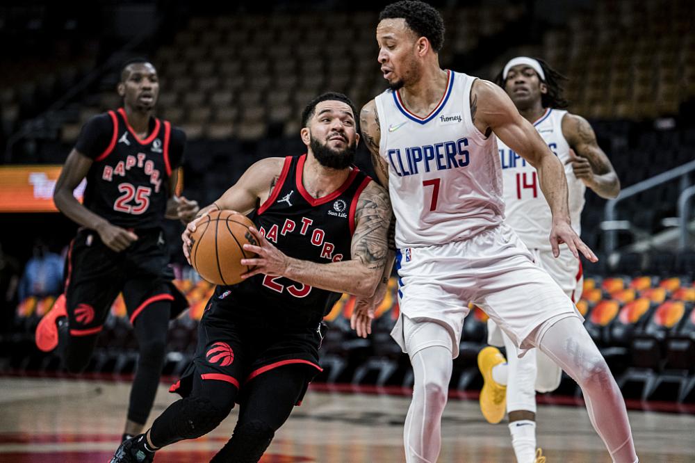 快船碾压江苏队，范弗利特刷新纪录